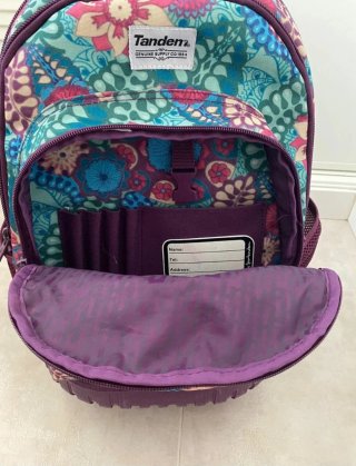 Mochila con ruedas y estampado floral
