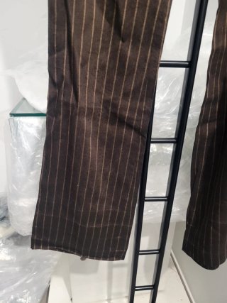 Pantalones de rayas marrones de Zara