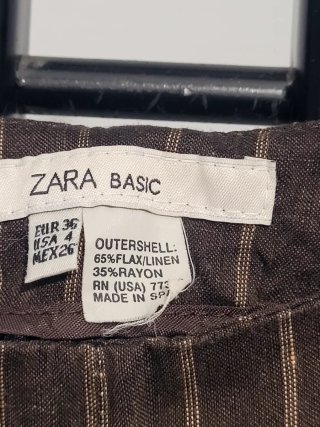 Pantalones de rayas marrones de Zara