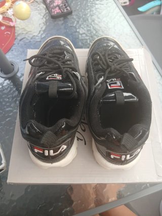 Zapatillas Fila Negras y Blancas