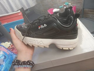 Zapatillas Fila Negras y Blancas