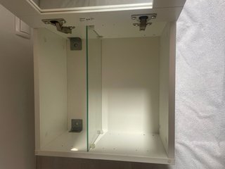 Vitrina expositora de cristal y madera