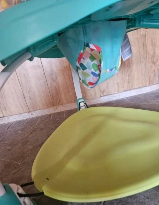 Saltador y mesa de actividades para bebé