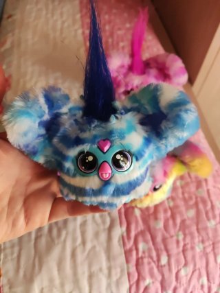 4 muñecos Furby