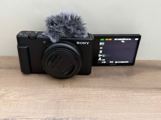 Sony ZV-1F  Negra + 2 baterías y cargador