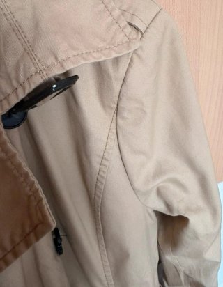 Gabardina Stradivarius Talla L Beige