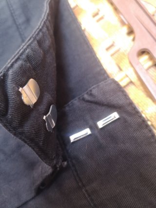 Falda corta negra plisada T42