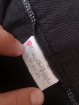 Falda corta negra plisada T42