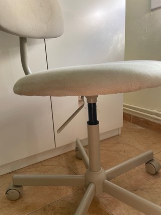 Silla de escritorio beige ruedas Bleckberget Ikea