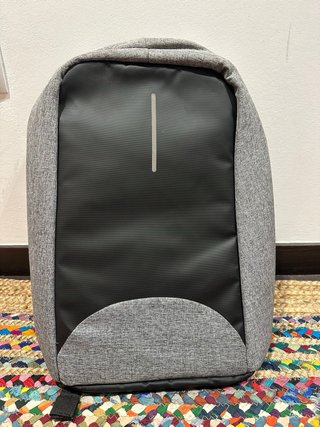 Mochila Antirrobo Gris y Negra