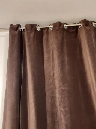 Cortinas de terciopelo marrón