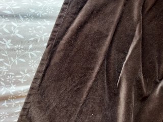 Cortinas de terciopelo marrón