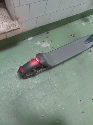 Patinete Eléctrico Verde Oscuro