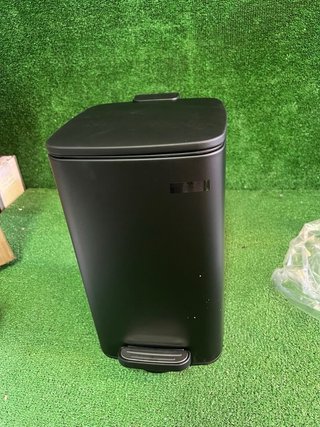 Cubo Basura SONGMICS 8L Negro Pedal
