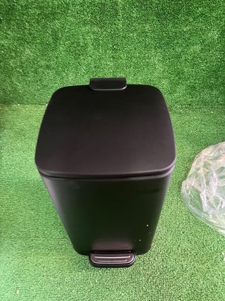 Cubo Basura SONGMICS 8L Negro Pedal