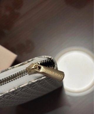 Cartera Michael Kors Beige y Dorada