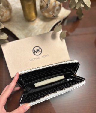 Cartera Michael Kors Beige y Dorada