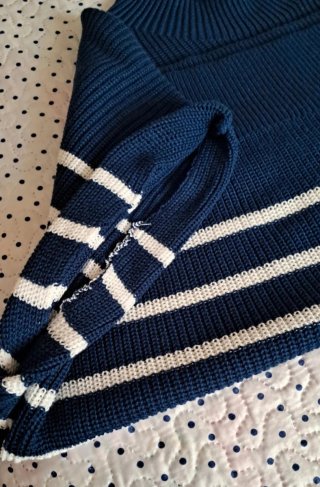 Jersey de punto largo azul y blanco