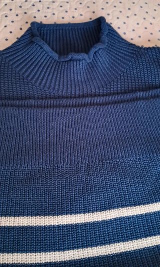 Jersey de punto largo azul y blanco