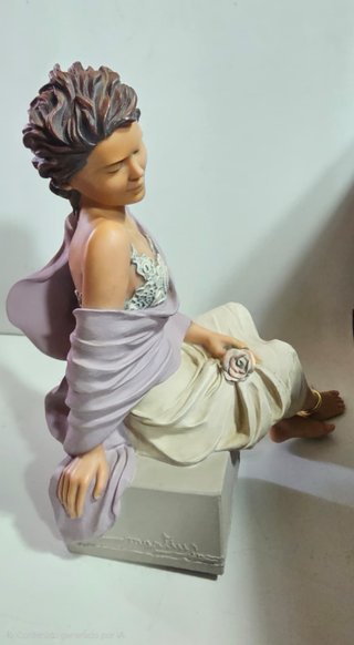 Escultura "Marzo" ELISA.SERIE LIMITADA