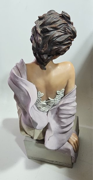 Escultura "Marzo" ELISA.SERIE LIMITADA