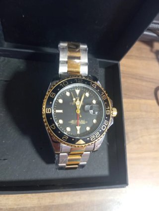 Reloj automatico estilo GMT 40mm acero y oro