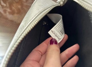Bolso Stradivarius plateado acolchado