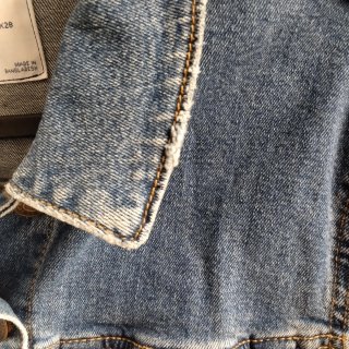 Cazadora vaquera Bershka desgastada Talla M