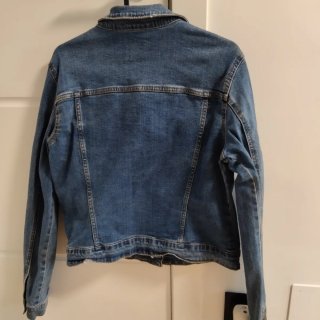 Cazadora vaquera Bershka desgastada Talla M