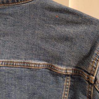 Cazadora vaquera Bershka desgastada Talla M