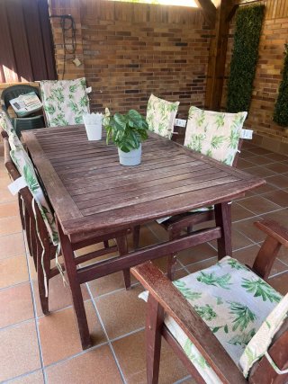 Conjunto mesa y sillas madera jardín
