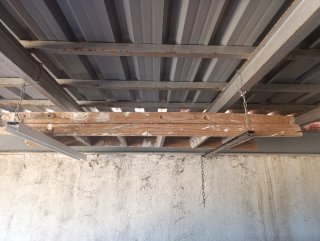 Escalera de madera en buen estado