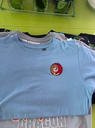 Chaqueta Sonic y lote de ropa