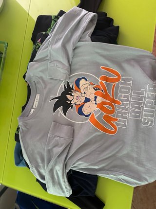 Chaqueta Sonic y lote de ropa