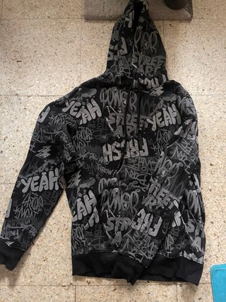 Sudadera graffiti negra