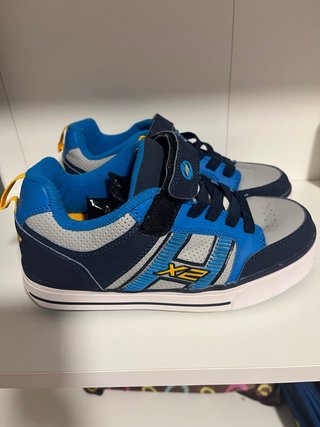 Zapatos con ruedas Heelys azules y grises