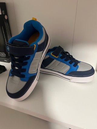 Zapatos con ruedas Heelys azules y grises