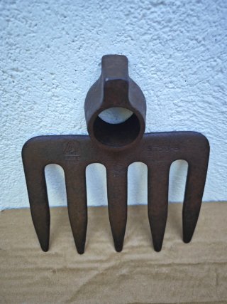 Azada Bellota Forjada con 5 dientes