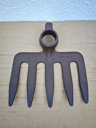 Azada Bellota Forjada con 5 dientes