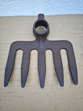 Azada Bellota Forjada con 5 dientes