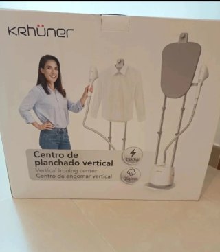 Centro de planchado vertical con accesorio