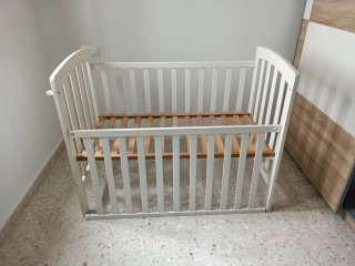 Cuna blanca de madera