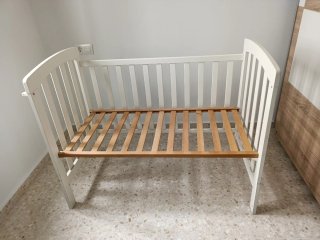 Cuna blanca de madera