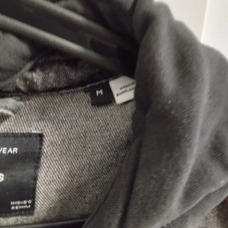 Chaqueta vaquera Jack & Jones gris capucha