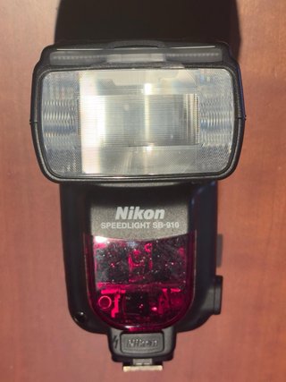 Flash Nikon SB-910 con accesorios