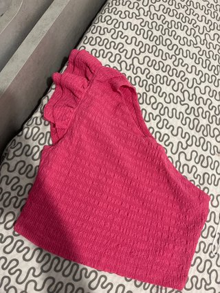 Top rosa con volantes