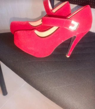 Zapatos de tacón rojos te los llevas ya 9'99