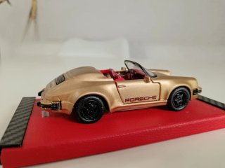 Porsche 911 Speedster 1:38 Dorado