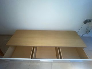 Mueble de salón TV madera y blanco
