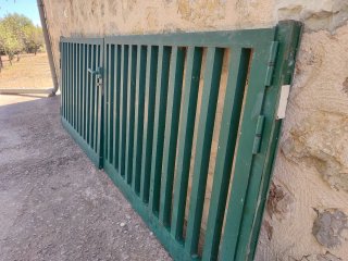 Barrera de aluminio verde